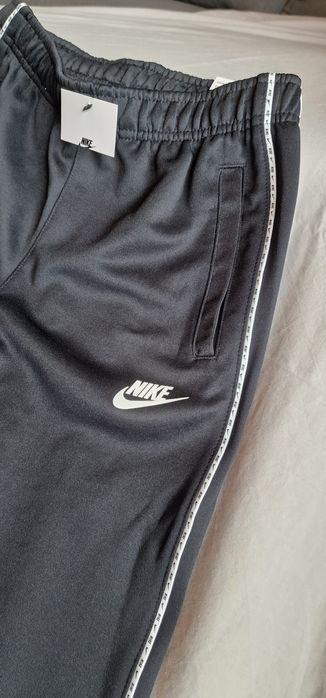 Calças Nike Jogger (147-158) - Pretas