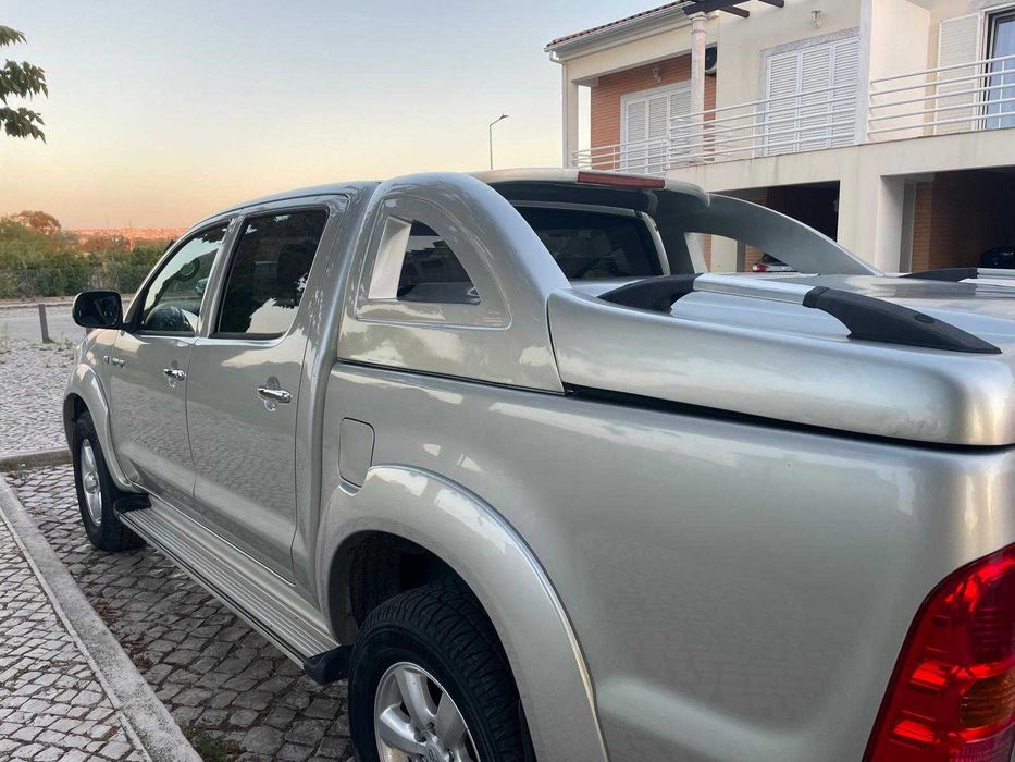 Toyota Hillux Tracker