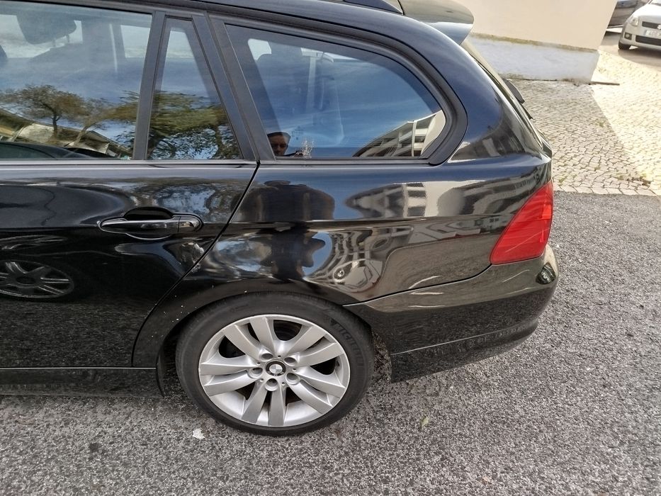 BMW 318d E91 preta