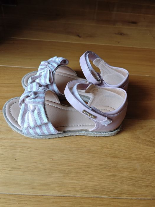 Sandałki dziewczęce różowe. R. 33