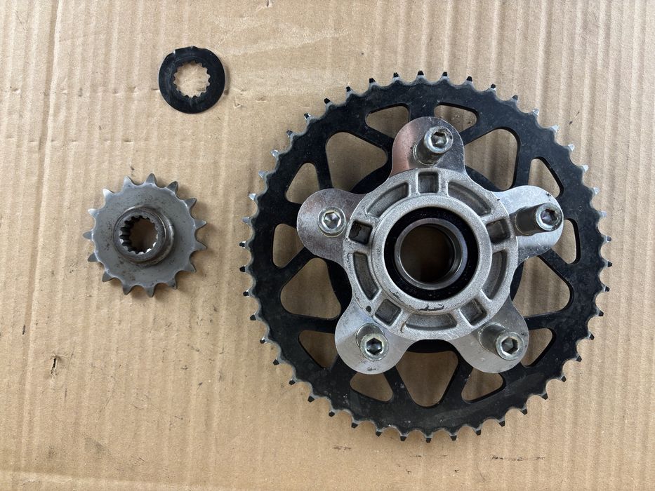 Ducati Monster 821 Napęd Zębatka Przód Tył zbierak Łańcuch 2016