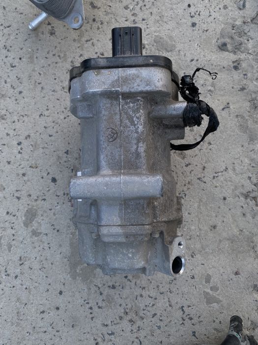 Toyota Rav 4 Hybrid 2019-2024 коллектор, дросель, помпа, теплообменник