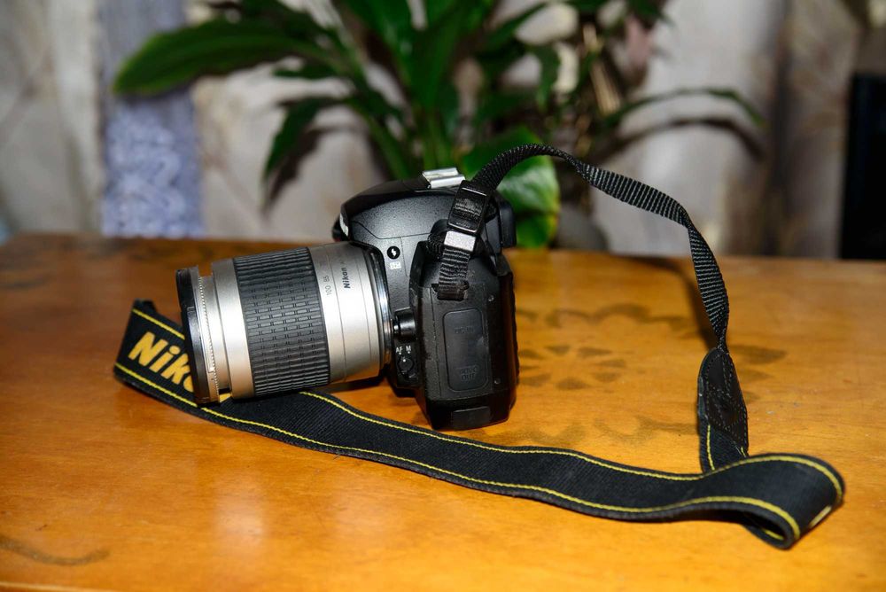 Дзеркальний фотоапарат Nikon D70