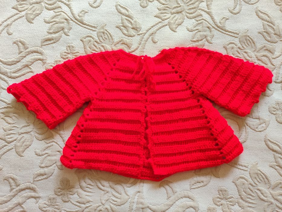 Casacos de malha feitos à mão para bebé