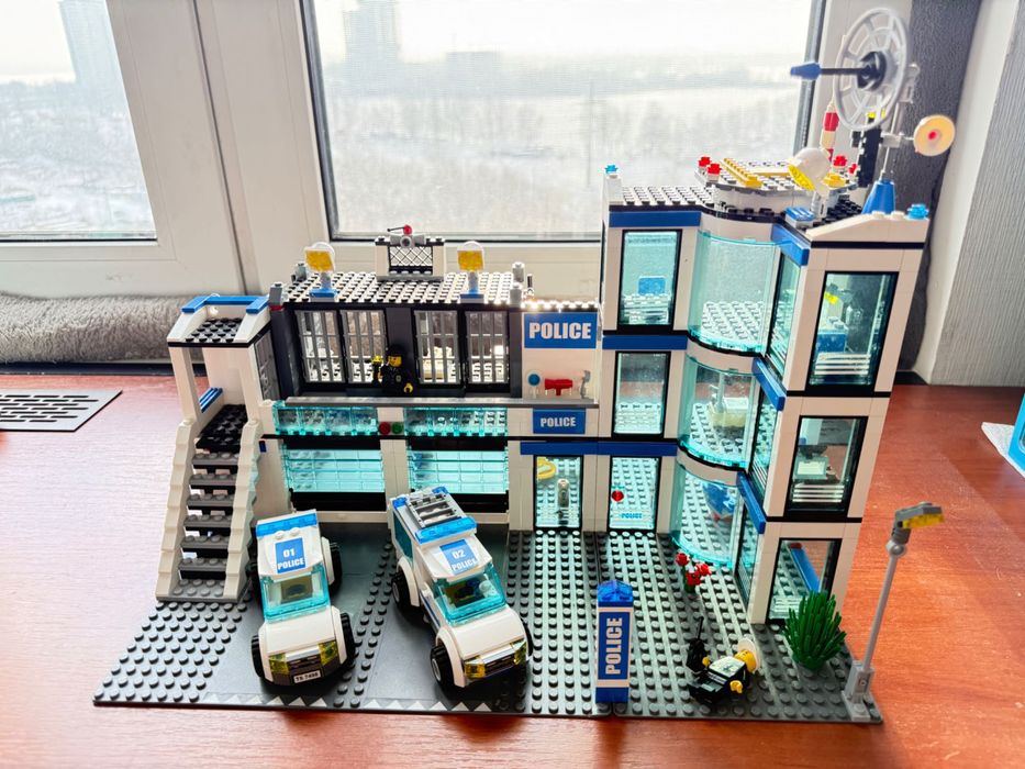 Lego City поліцейський участок