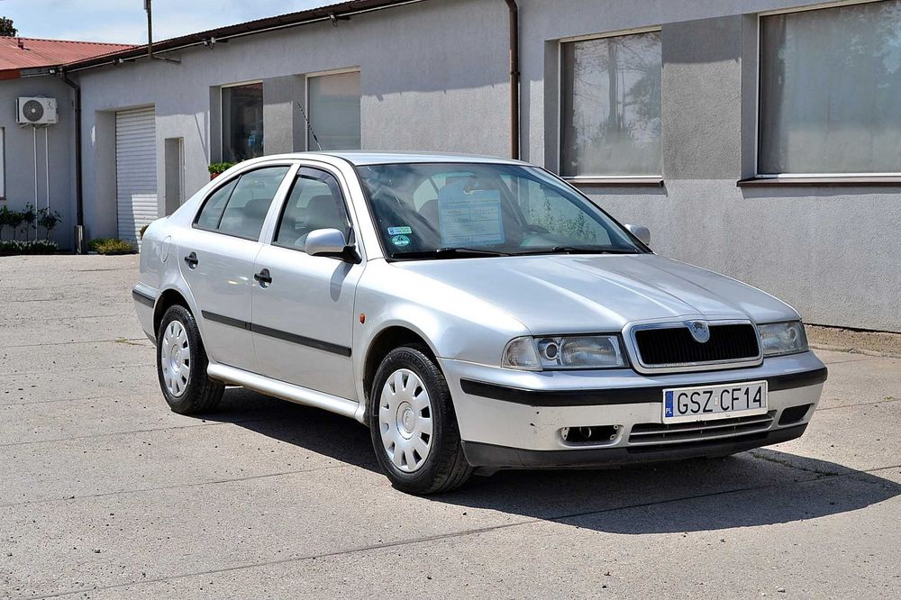 Skoda - Octavia 1.6 cm benzyna , klima , super stan , okazja !