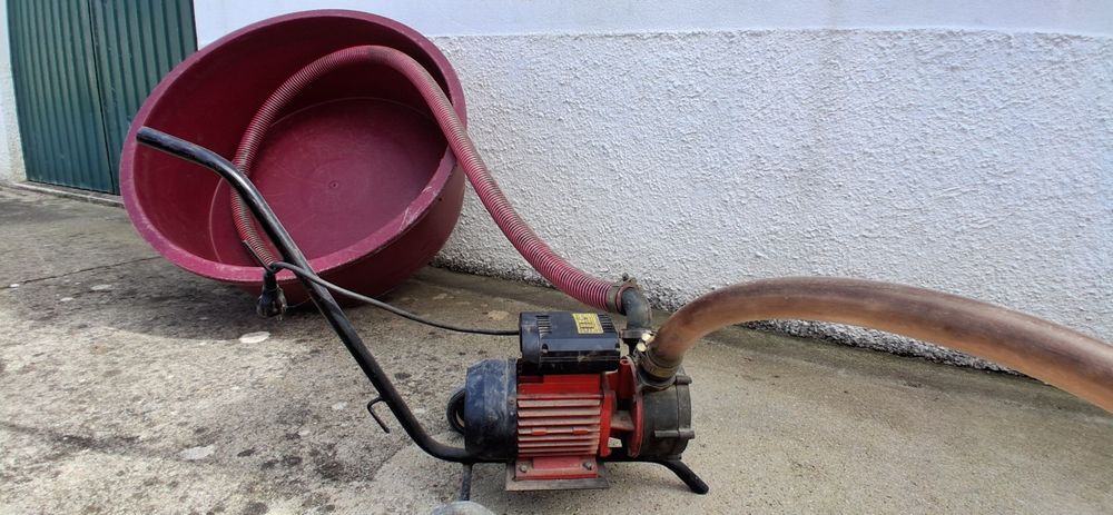 Material de adega - bomba, mangueiras e selha
