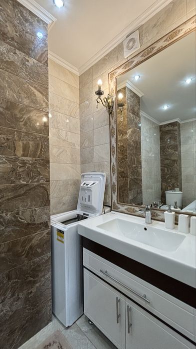 Здається 2-х кімнатна квартира в центральній частині міста (подобово)