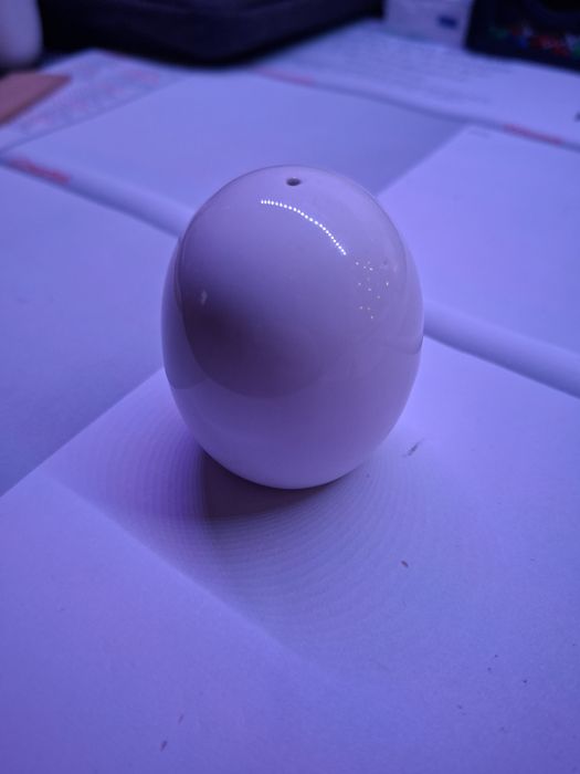 Pieprzniczka porcelanowa