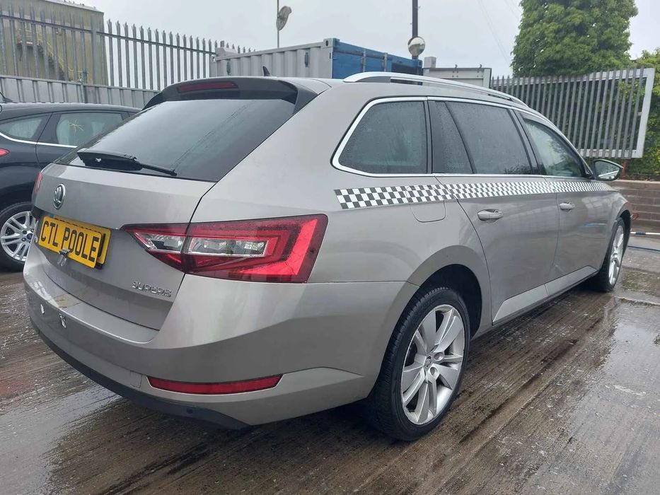 Skoda Superb III Kombi 2.0 tdi Skrzynia Biegów Ćwiartka Drzwi  Pompa ABS 3Q097379AA Audi VW 04L13512BQ  Zbiornik płynu AdBlue 3Q0131877C 5Q0131969B Egr Chłodniczka Spalin 04L131512BQ Manetki Przełącznik Zespolony Radio Zmieniarka Wyświetlacz Ekran Kurtyna