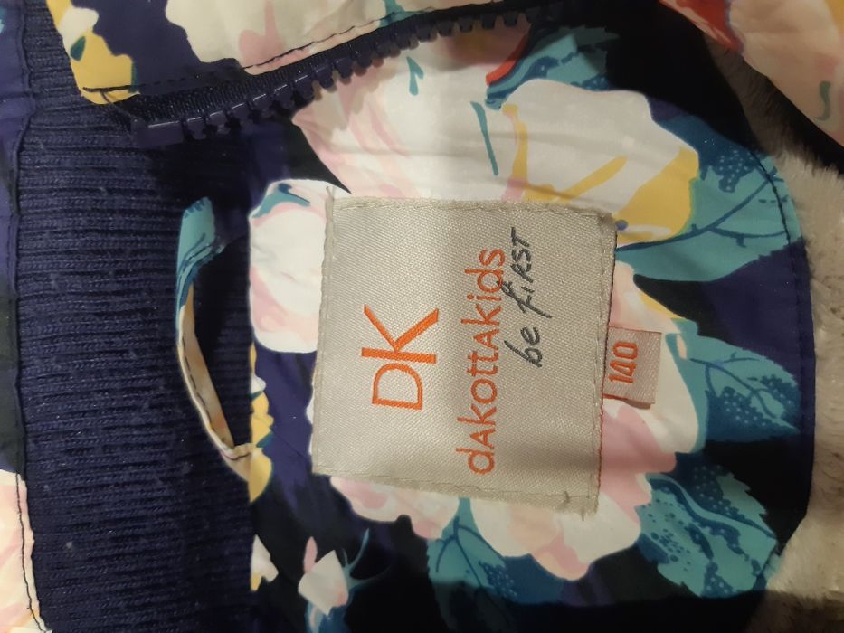 куртка для девочки 140 см.