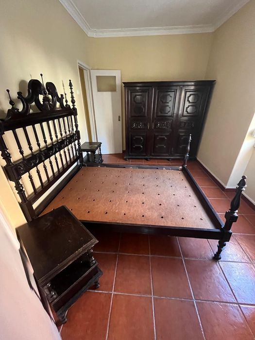 Mobília antiga de quarto