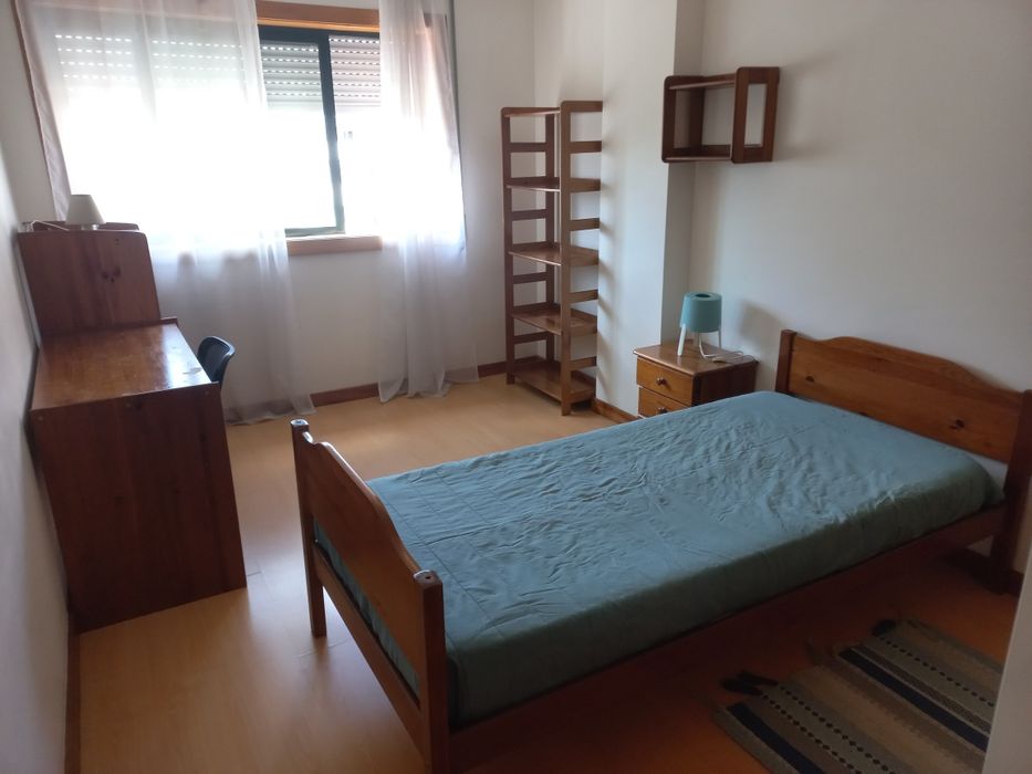 Quarto para arrendar a estudante