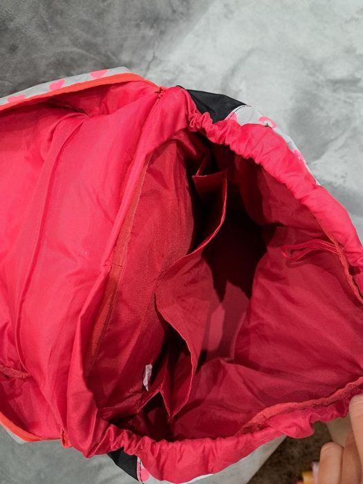 Портфели рюкзаки / чемоданы