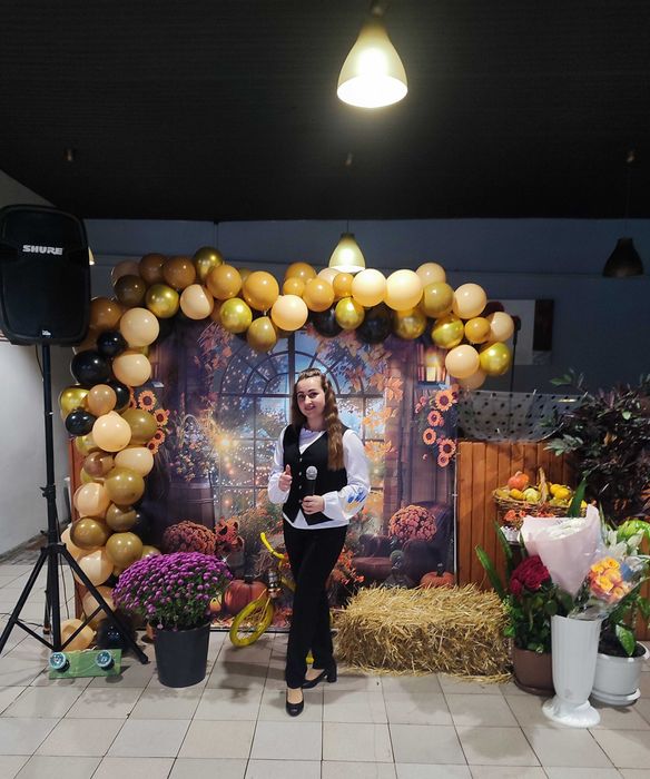 Ведуча сучасних свят в супроводі живого виконання сучасних пісень)