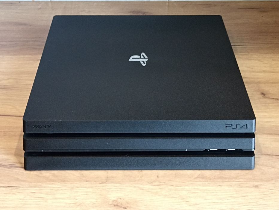 SONY play station PS4 Pro 1TB CUH-7208B