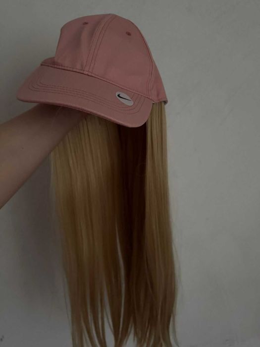 Продам волосся пришите до кепки.