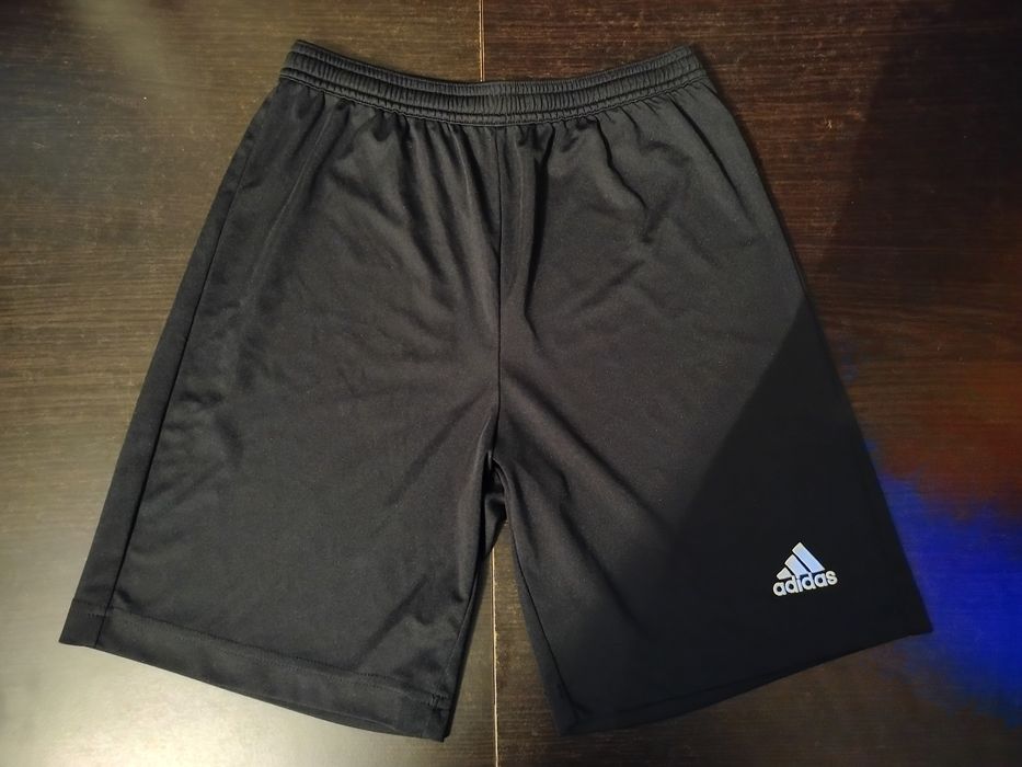 Czarne spodenki adidas