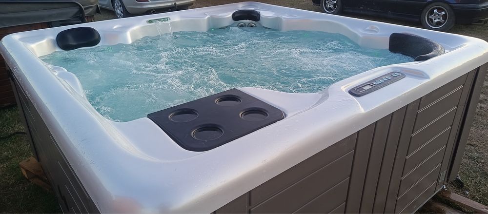 Jacuzzi wanna ogrodowa SPA całoroczna 5 osobowa Balboa Down East Spas Master Spa