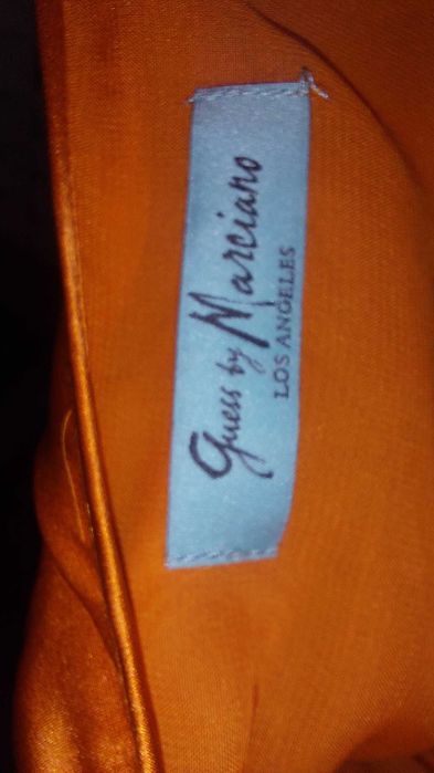 5 vestidos (incluindo 1 Guess by Marciano e 1 Adolfo Dominguez) por 35€