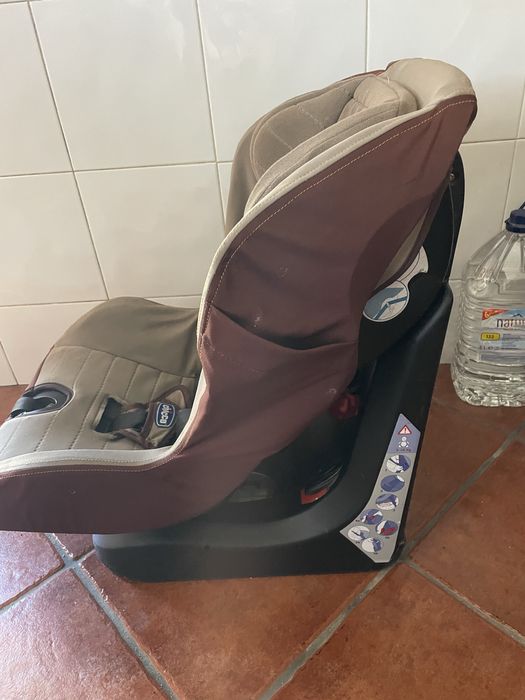 Cadeira auto da Chicco para crianças em bom estado