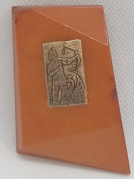 Брошь Брошка янтарь