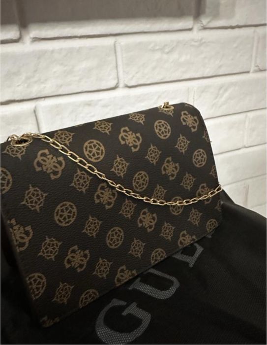 Сумка guess з лого бренду