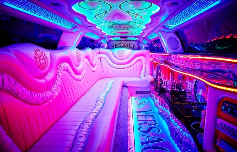 Аренда заказ прокат лимузина Крайслер 300С на свадьбу