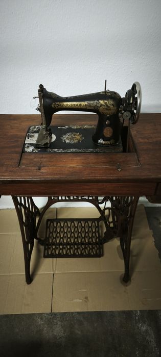 Máquina de costura Singer antiga