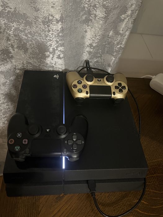 ПРОДАМ PS4 у відмінному стані!