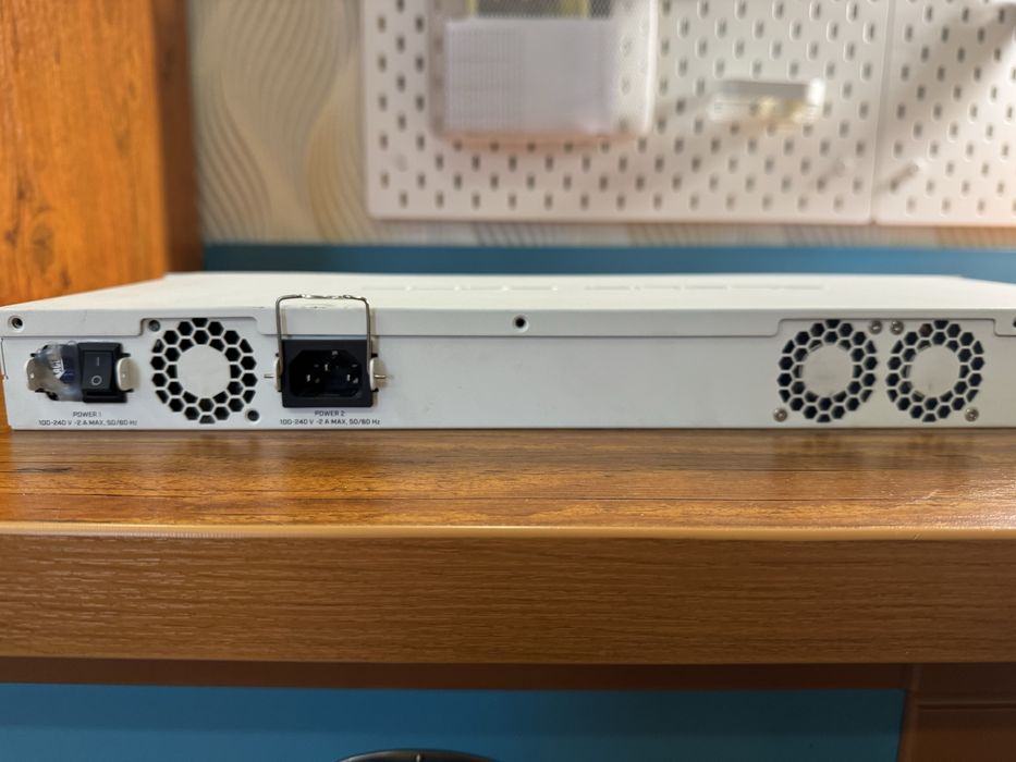 Маршрутизатор MikroTik Cloud Core Router CCR1036-8G-2S+