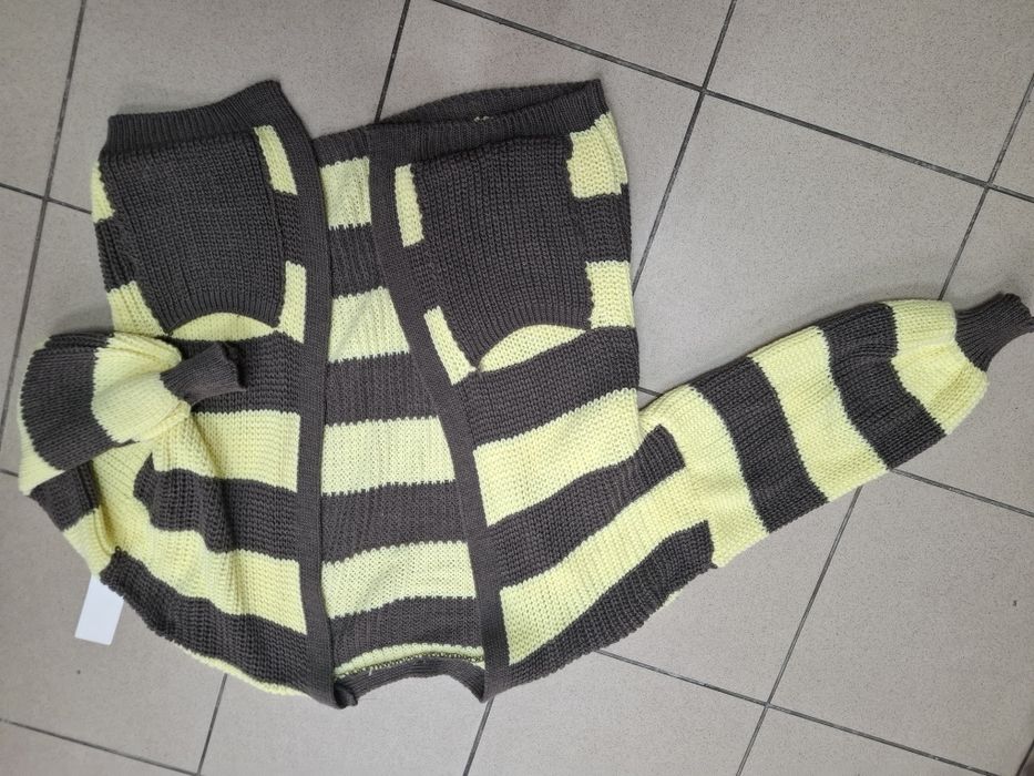 Sweter w szerokie.pasy oversizie