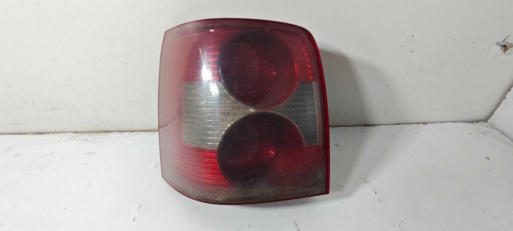 VOLKSVAGEN GOLF MK4 KOMBI lewa lampa lewy tył