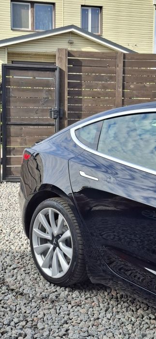 tesla model 3 Standart +