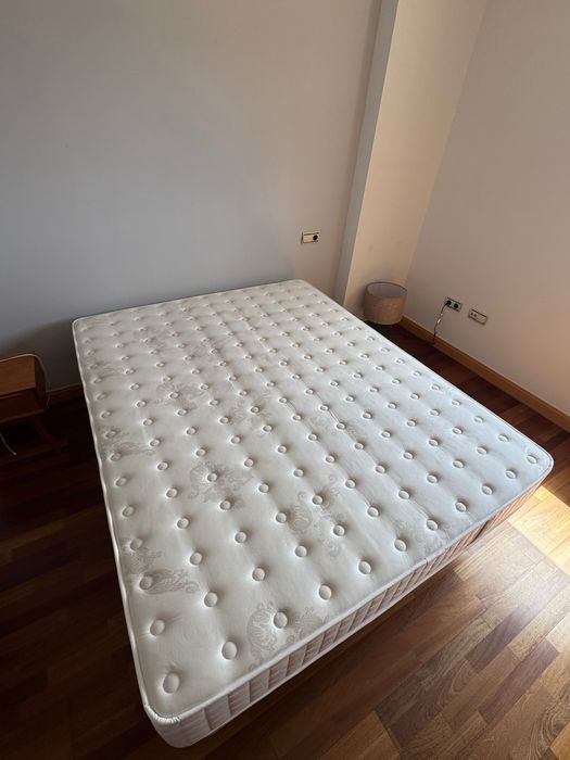 Colchão 200x160cm + Somier em metal e tecido