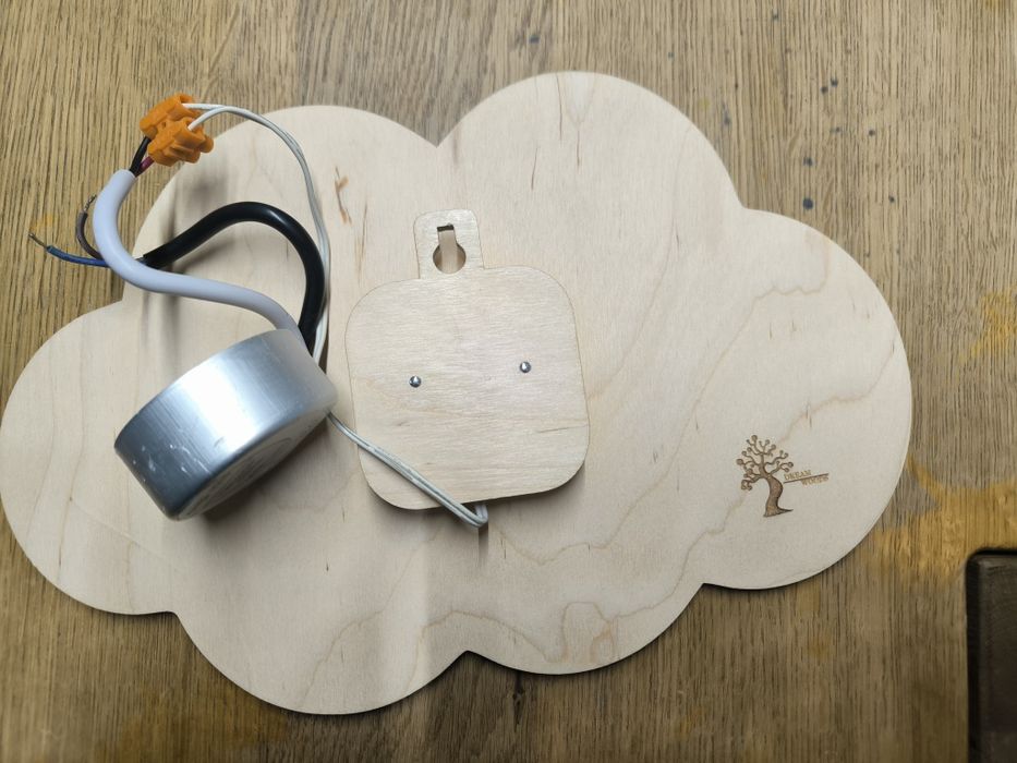 Lampka ścienna do pokoju dziecięcego