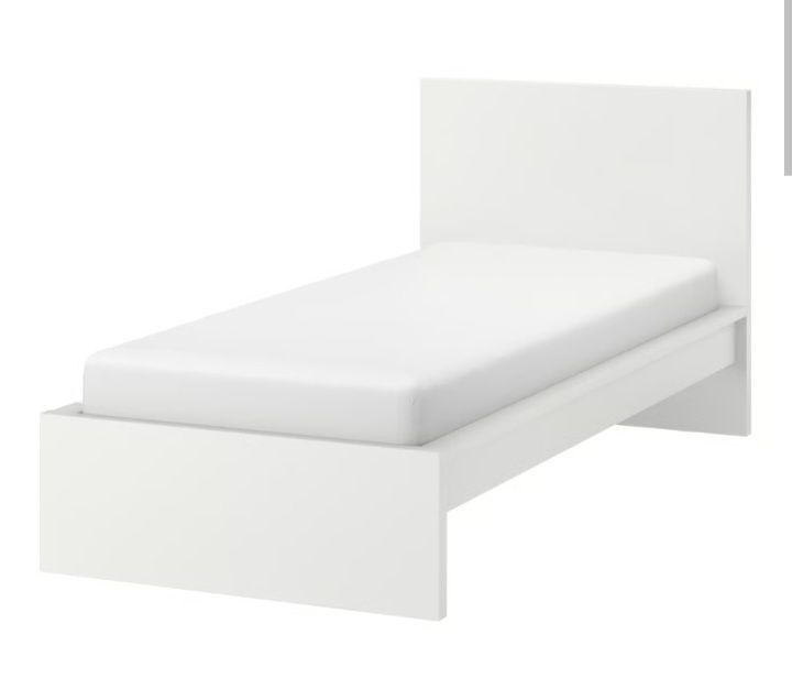 Cama de corpo e meio como nova