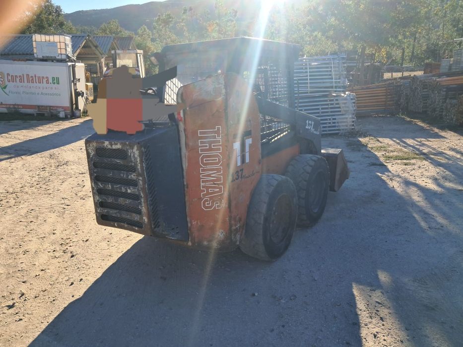 Vendo bobekat THOMAS com motor kobota com matricula
