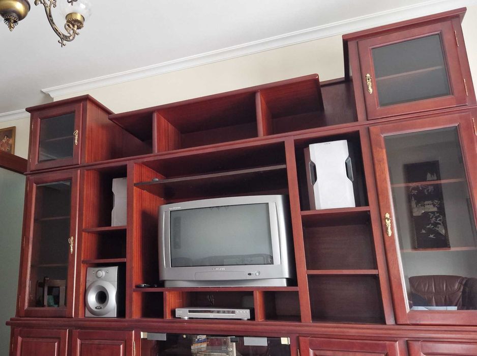 Móvel de Sala, parte de cima em madeira