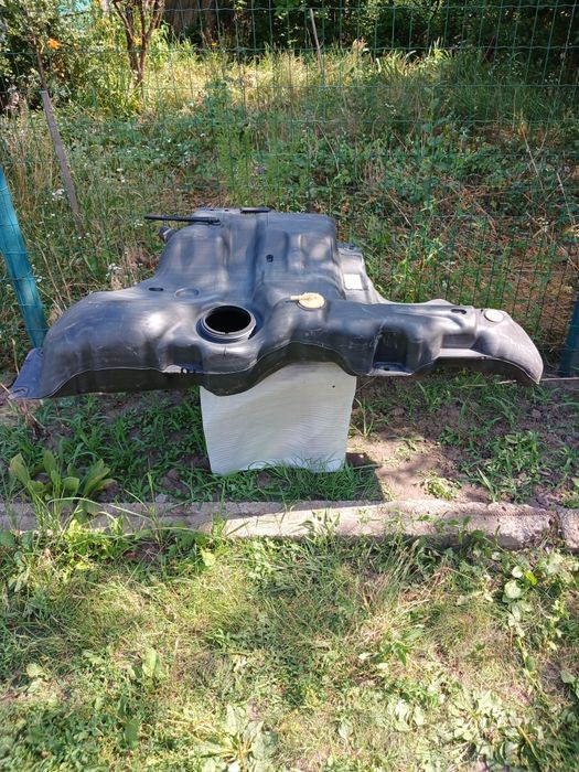 Продам топливный бак Рено с 2002г.в. пластик  55-58 л.  под диз.топл
