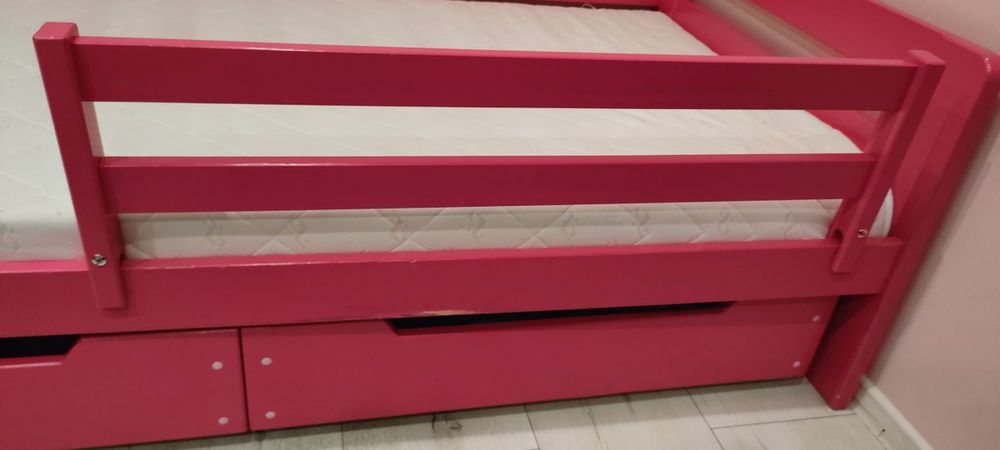 Różowe łóżko Valor 180x90 drewniane, różowe