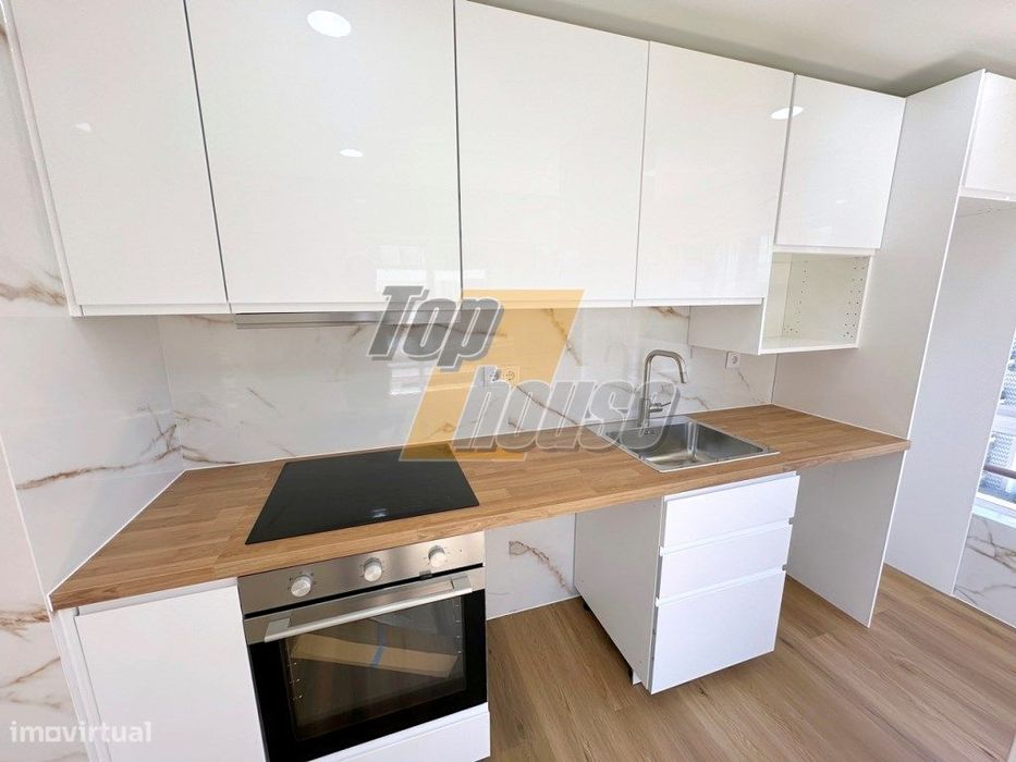 Apartamento T2 totalmente remodelado Costa de Caparica