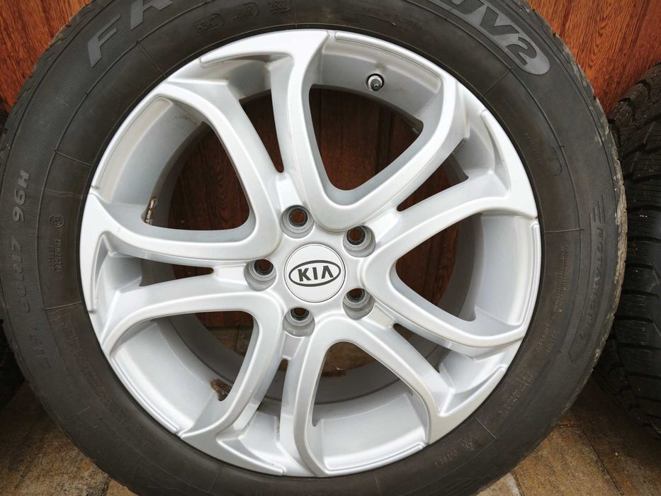 Koła z oponami zimowymi 215/65/17 i czujnikami KIA Sportage
