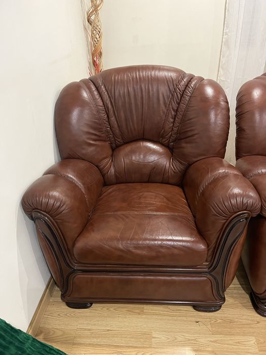 Terno de sofas em couro