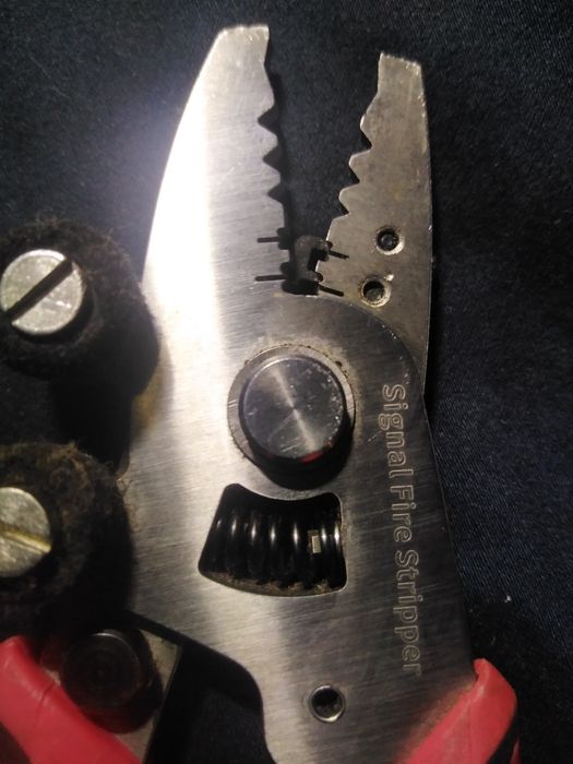 Alicate descarnador fibra