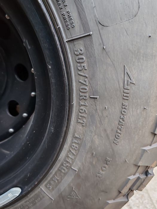 Pneus 305/70 R16