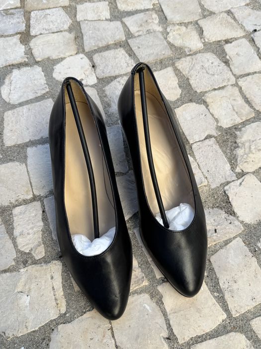 Sapatos salto alto pretos