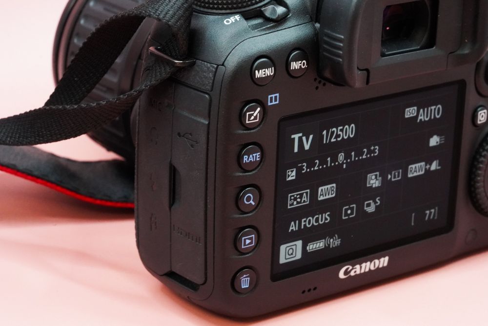 Фотоапарат Canon 7D mark II обєктив в подарунок