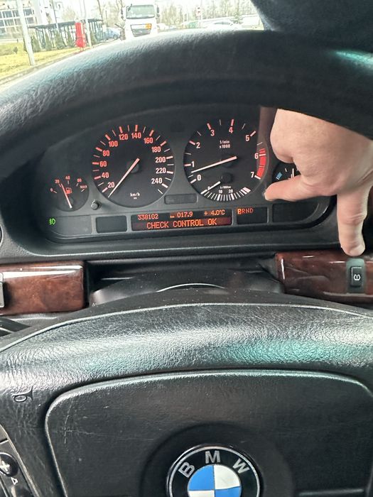 Продам БМВ е38.