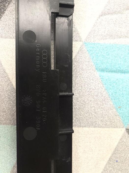 Крепление усилителя AUDI A3 Bang Olufsen  8v0907390A